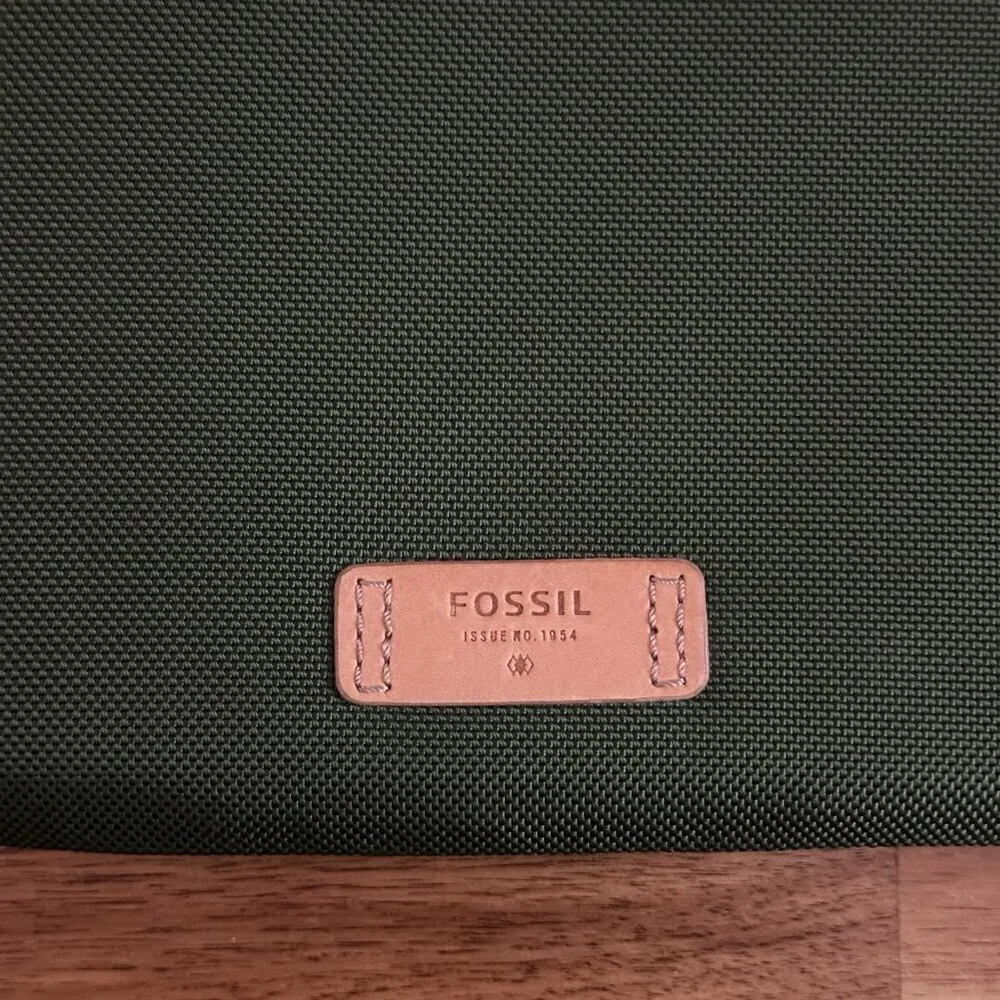 NWT Fossil Kent‎ Zip Fabric/Leather Green Folio Fits Tablet Passport Documents